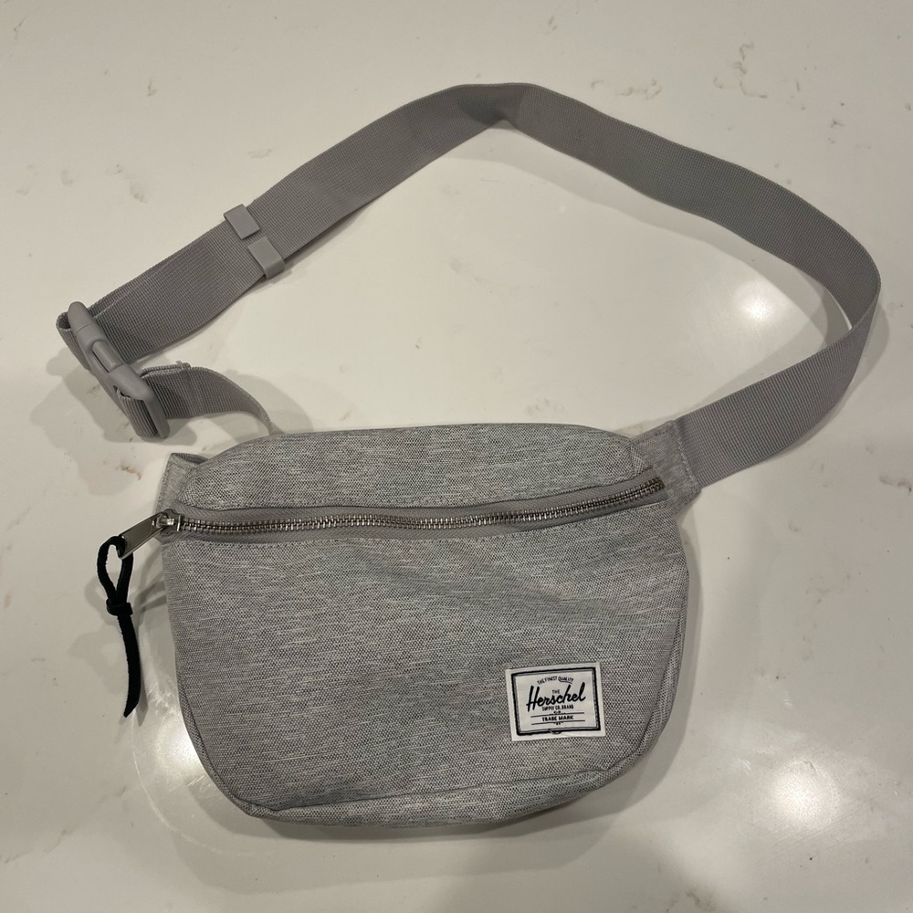 NWOT Hershel Adjustable Fanny Pack